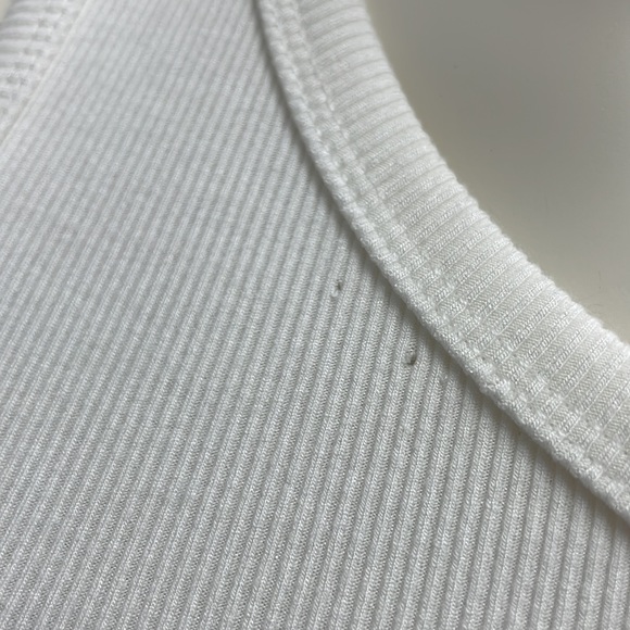 White Ribbed Cropped Tank Top - Picture 10 of 13